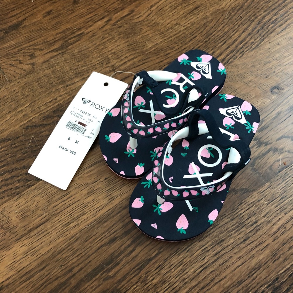 NWT Roxy sandals - 6M